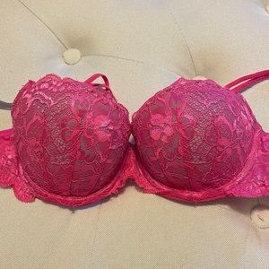 Victorias Secret Lace Bra, hot pick/light purple. 32C